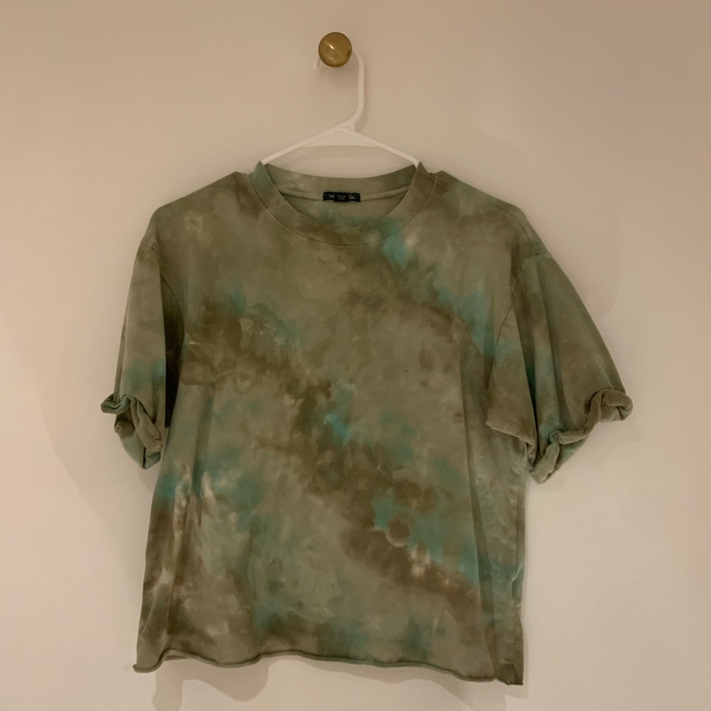 green tie dye t shirt 🤍